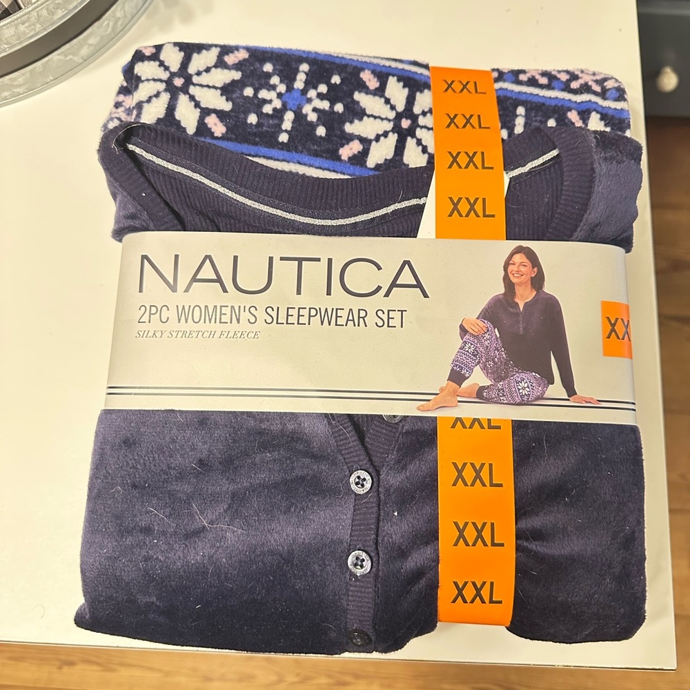 NEW! Women’s Nautica sleep set